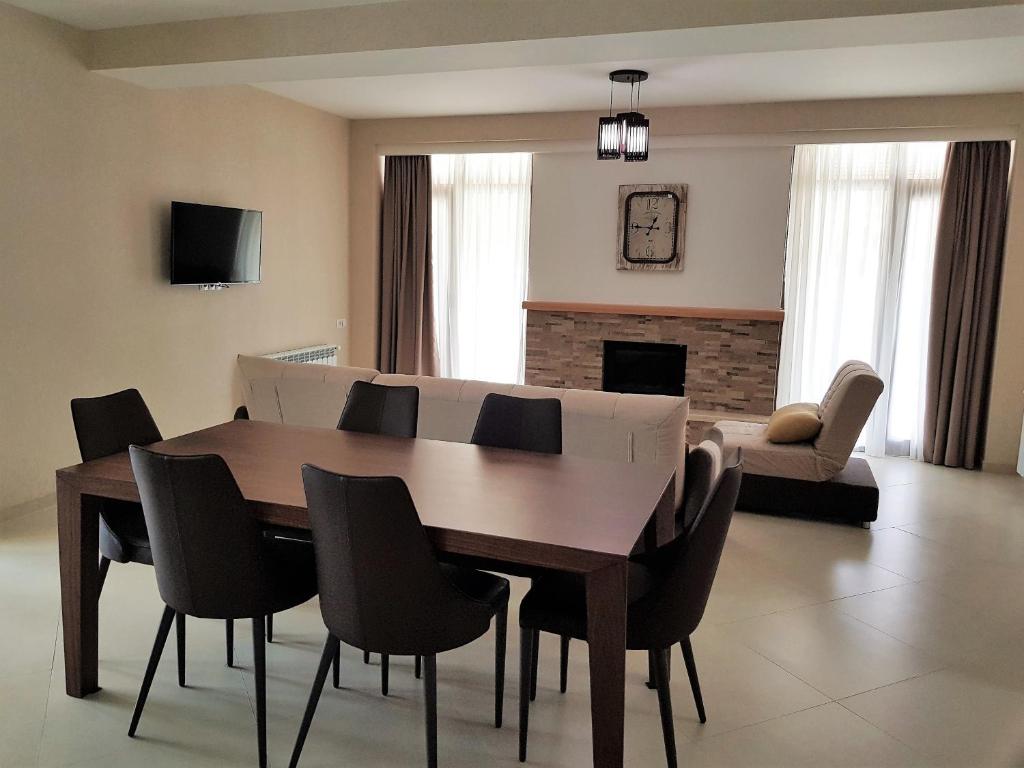 Crystal Town House room 6